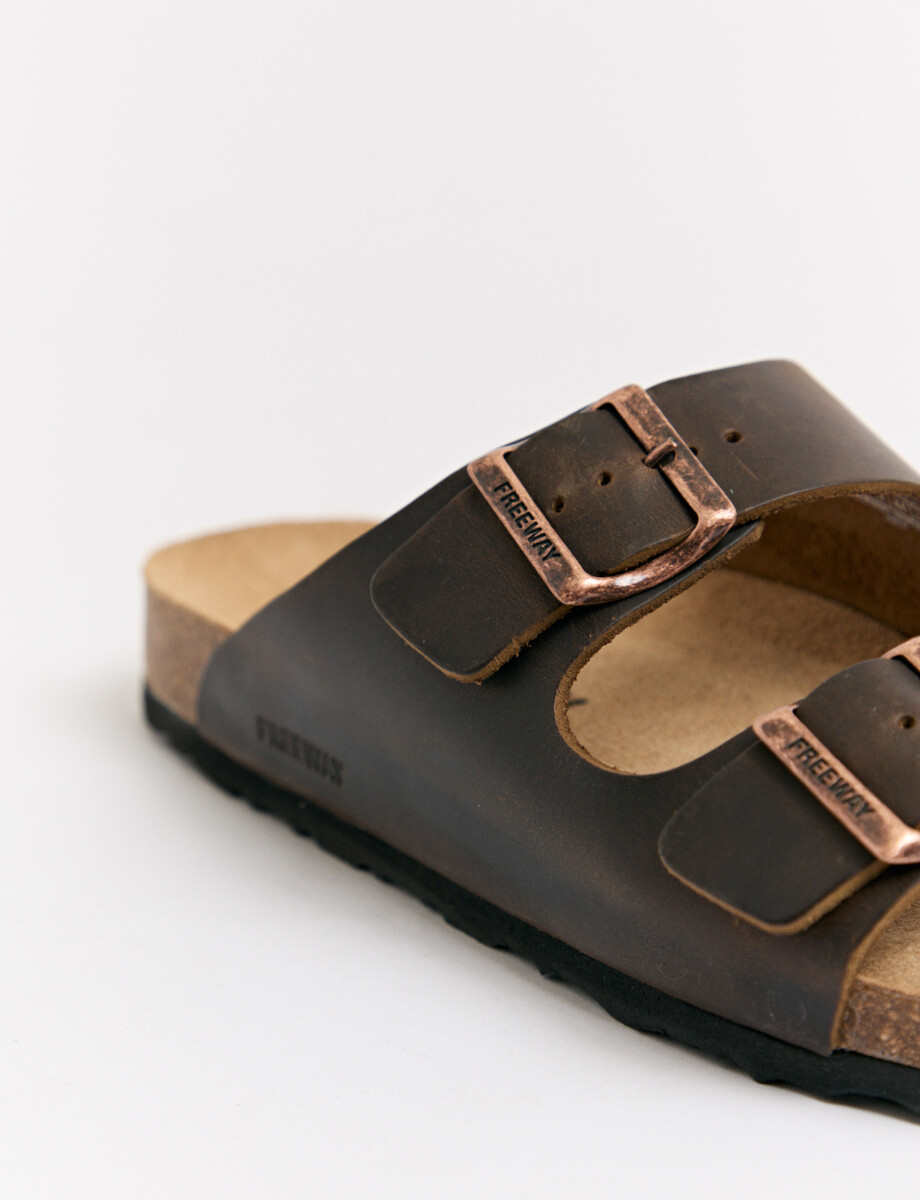 070042 SANDALIA FREEWAY Marron