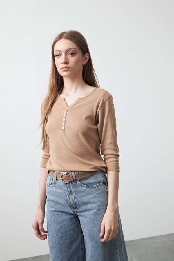 REMERA JALISCO Beige Oscuro