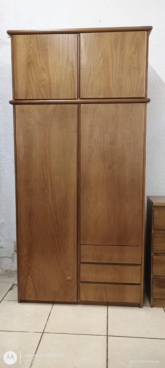 Ropero en Madera 1.05 x 2.25 x 0.54 
