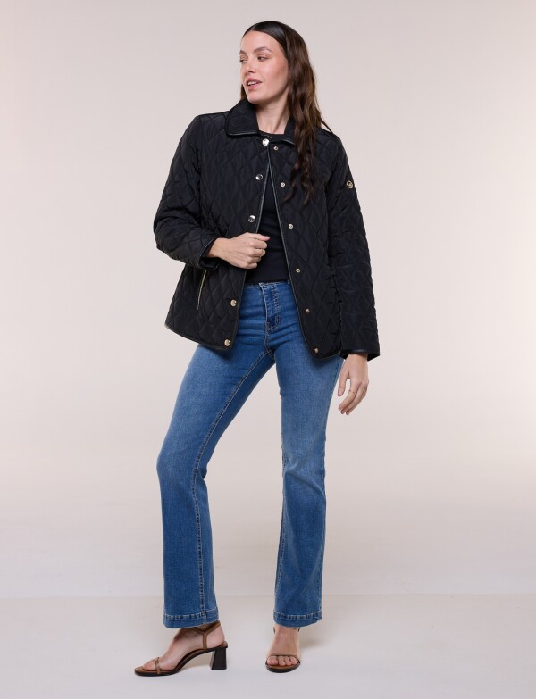 Campera Capitoneada Detalle En Ecocuero NEGRO