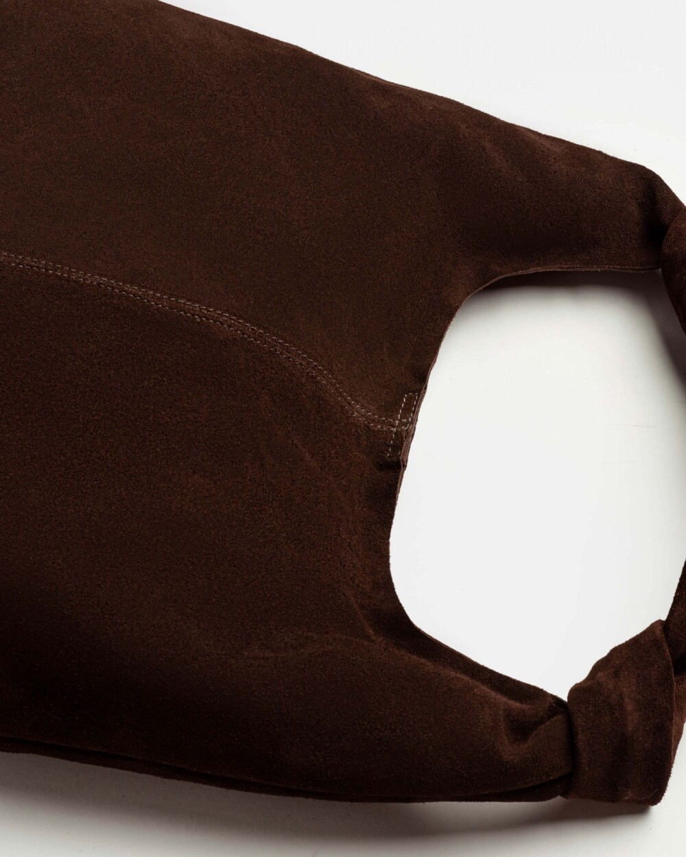 Cartera al hombro Juana en Cuero Gamuza Chocolate