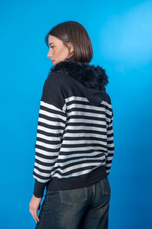Sweater con capucha Negro