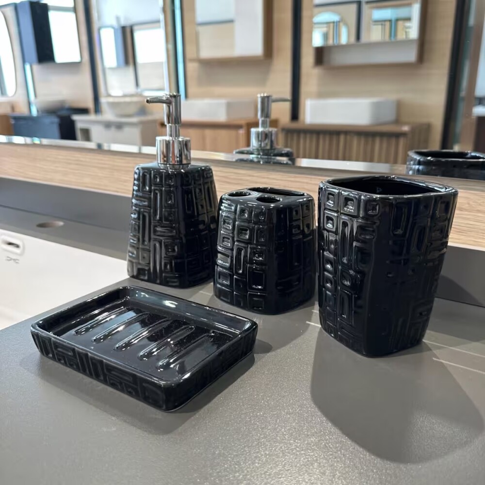 Set de accesorios de baño 4 piezas Negro Set De Accesorios De Baño 4 Piezas Negro