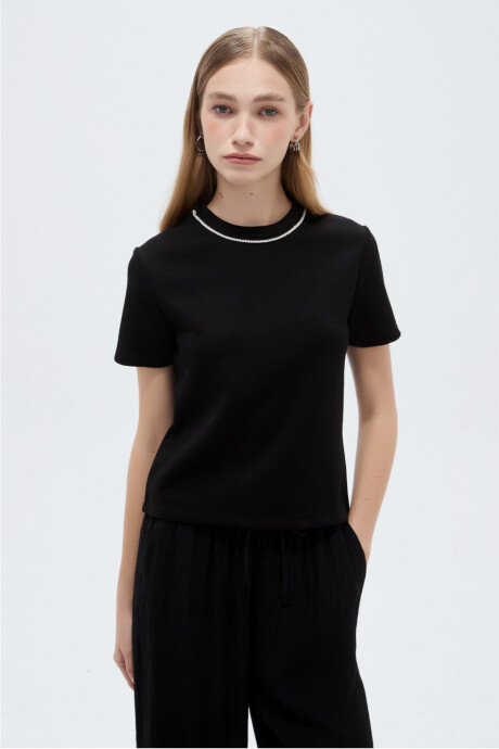 Remera Poit Negro