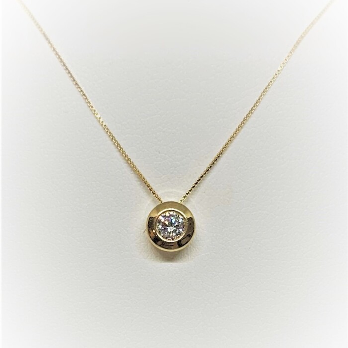 Cadena en Oro 10Kilates con Colgante Zirconia 45 cm Cadena en Oro 10Kilates con Colgante Zirconia 45 cm