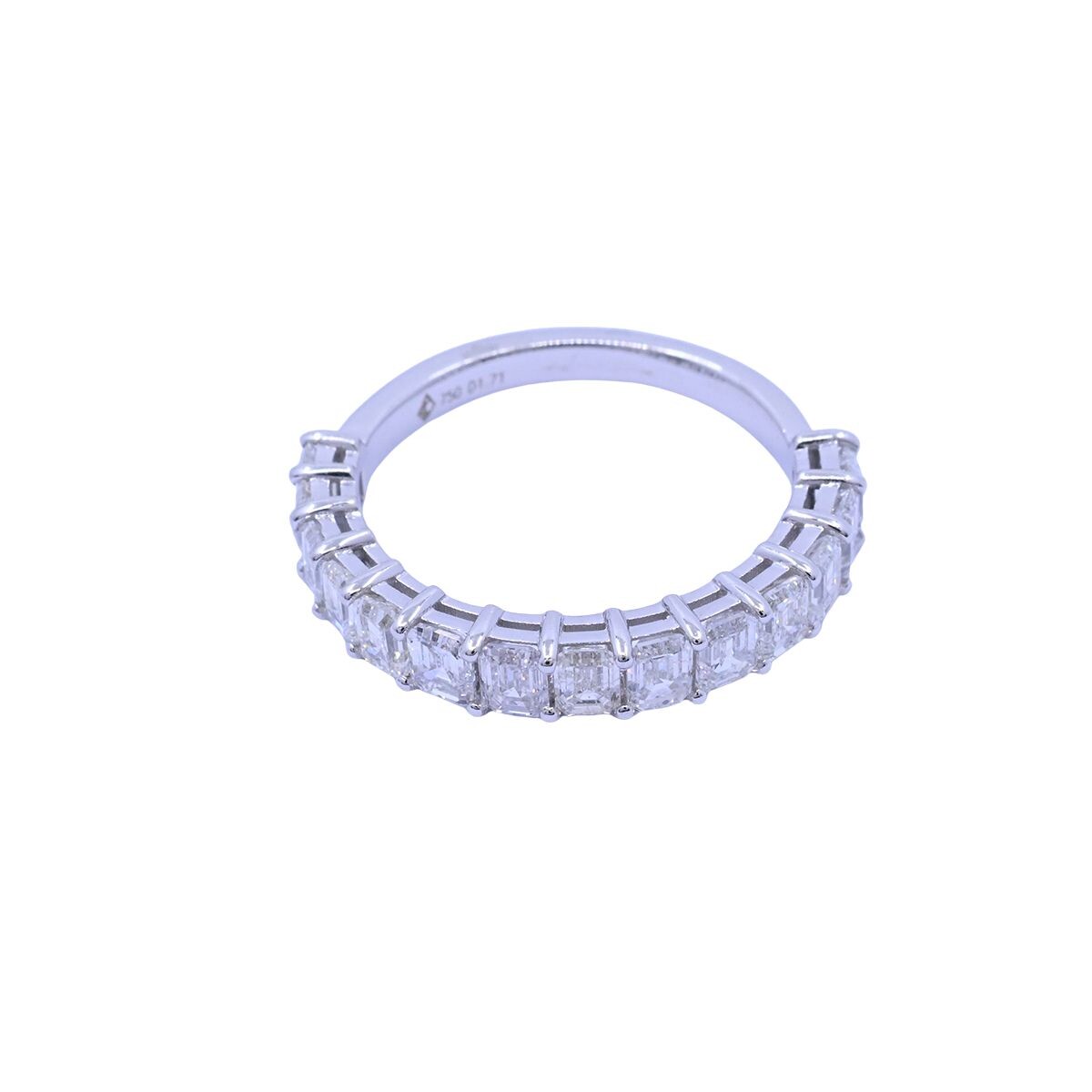 Anillo medio sin fin 18k blanco con 14 brillantes tallado esmeralda. 