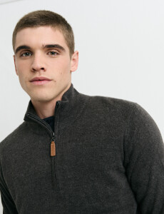 470415 REMERA HARRINGTON LABEL Gris Oscuro Melange