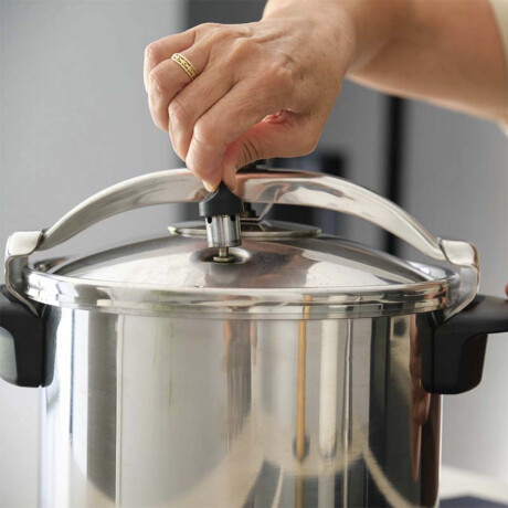 Olla a Presión de Acero Inoxidable 15 Litros Olla a Presión de Acero Inoxidable 15 Litros