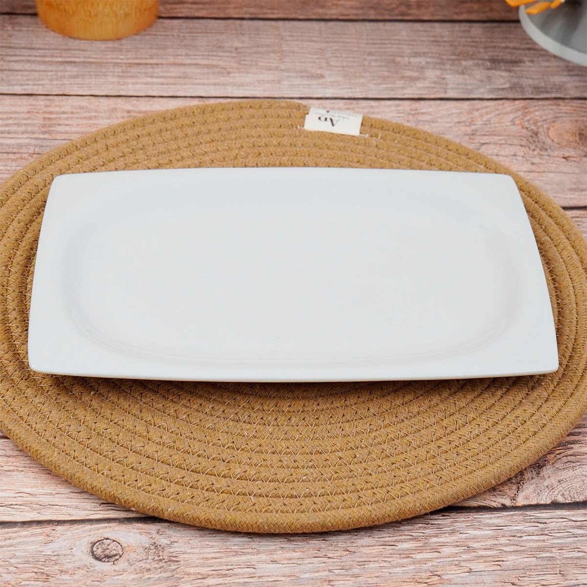 Fuente de ceramica blanca rectangular 