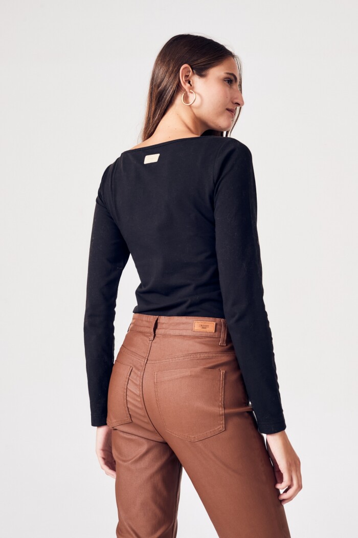 Remera Cuello Bote M/l Alg Elastano Negro