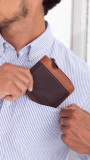 BILLETERA UPSILON TABACO CON WHISKY