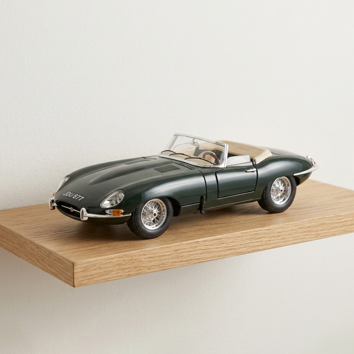 Bburago Escala 1:18 Auto de Colección - Jaguar E-Type Coupe 