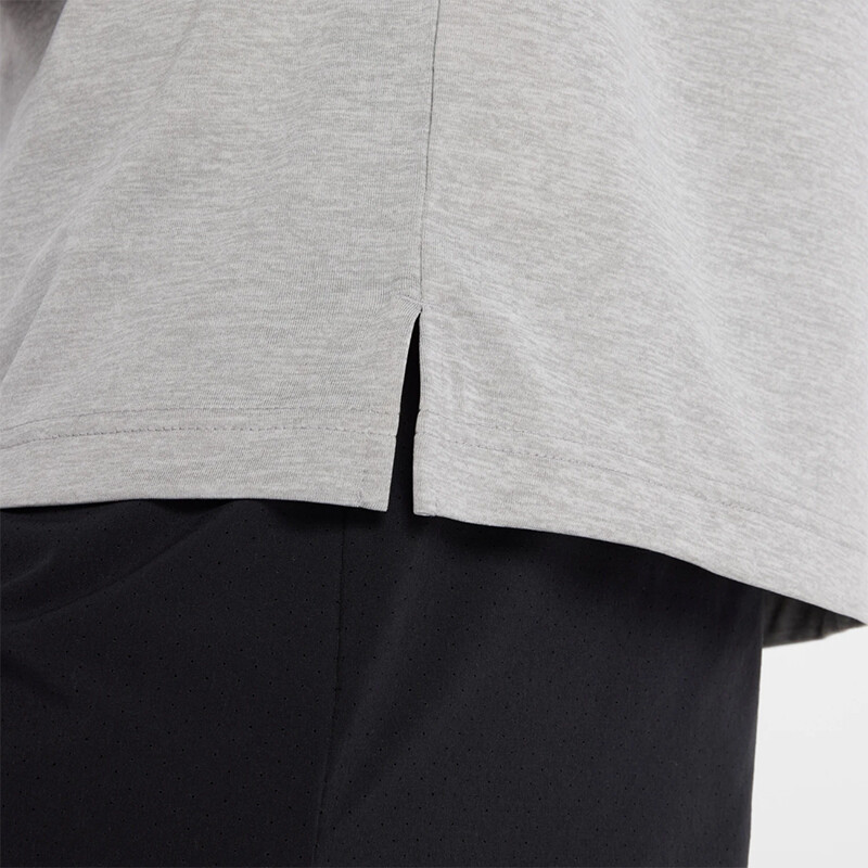 Remera New Balance Sport Essentials Gris
