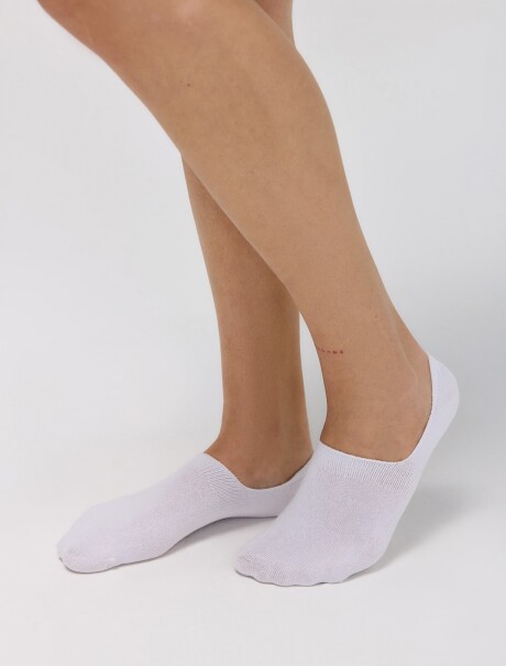KIT CON 3 PARES DE MEDIAS TIPO SOQUETES UNISSEX BLANCO