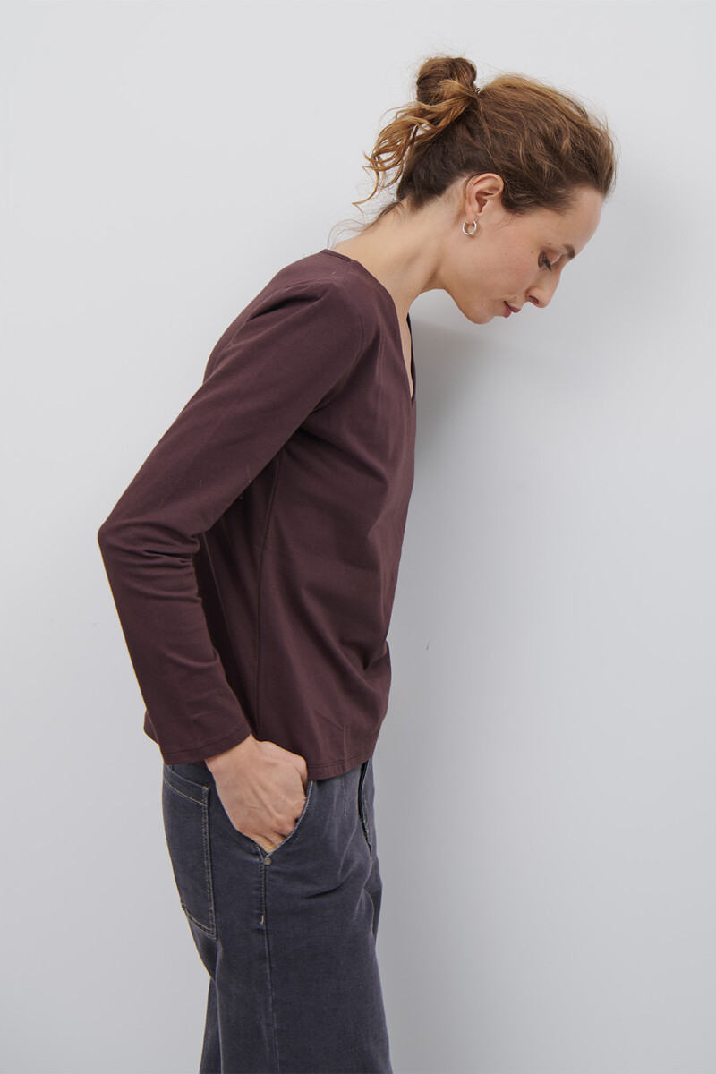 REMERA V M/LARGA MARRON