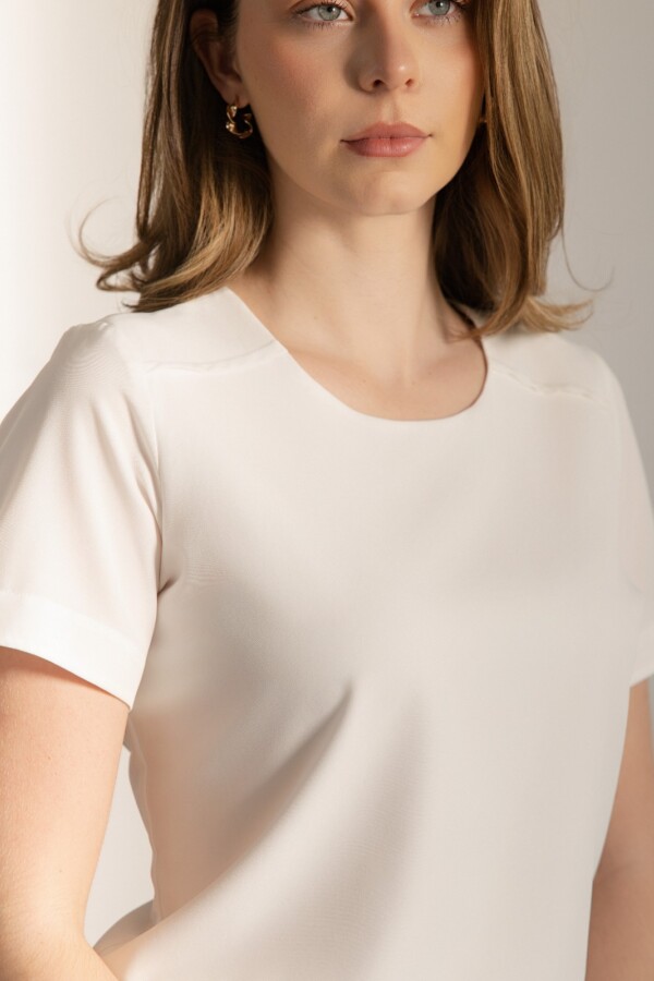 Blusa Cuello Redondo. Blusa Cuello Redondo.