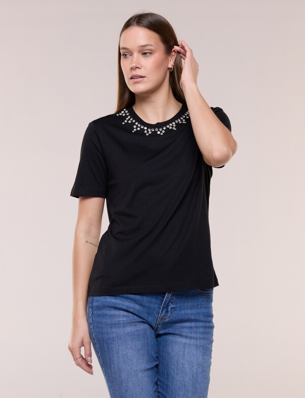 Remera De Algodón Con Aplique De Piedras En Escote NEGRO