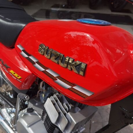 Suzuki AX100 Rojo