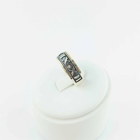 Anillo de plata 925 con double de oro 18k. Números romanos. Anillo de plata 925 con double de oro 18k. Números romanos.