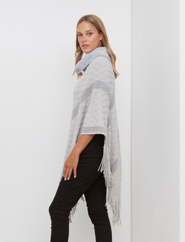 Poncho Detalle Piel GRIS