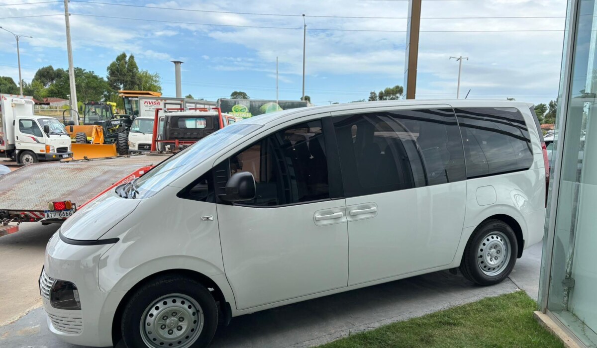 Hyundai H1 Staria Mbus 10Plz Diesel - 2023 Hyundai H1 Staria Mbus 10Plz Diesel - 2023