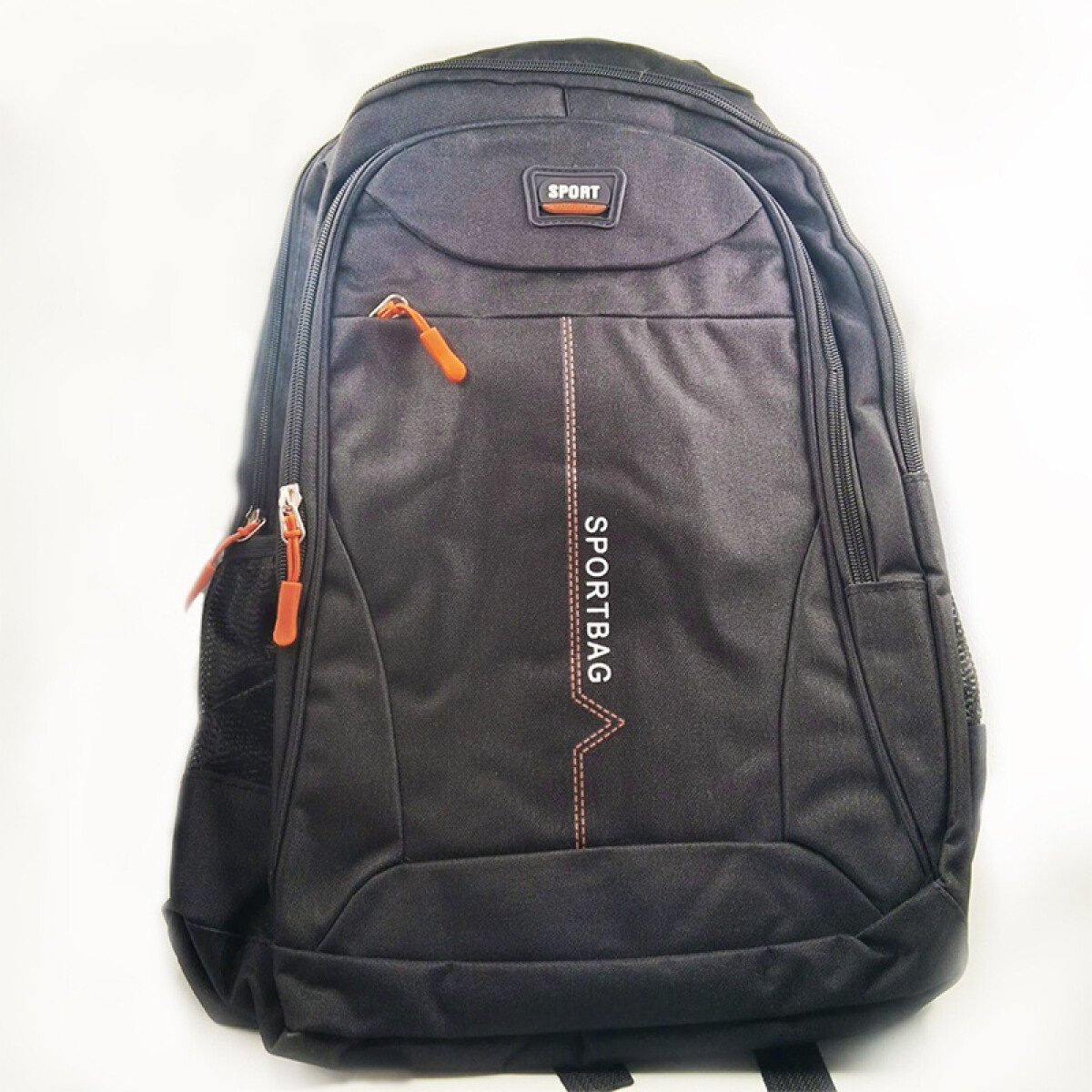 Mochila deportiva con 4 cierres 