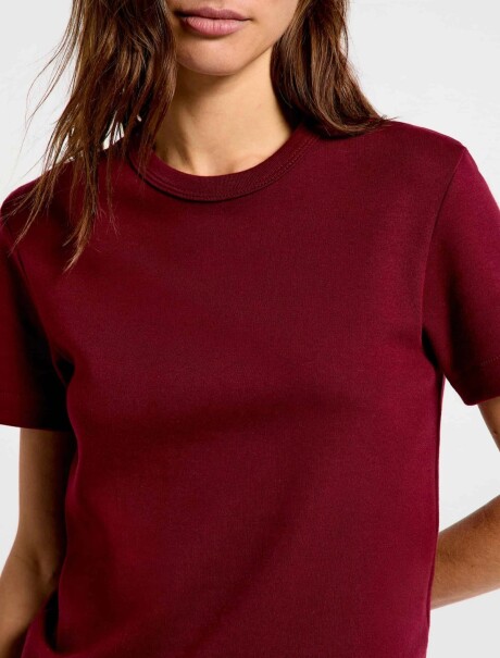 CAMISETA BÁSICA SLIM BORDEAUX