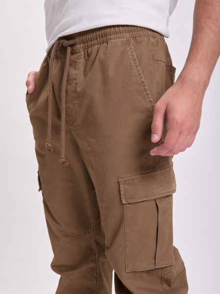 Pantalón cargo jogger Tostado