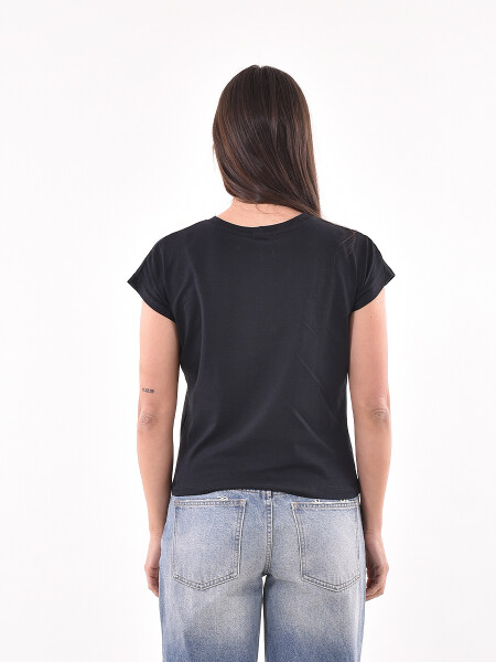 REMERA NUDA NEGRO