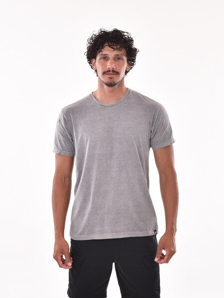REMERA MANHATTAN GRIS OSCURO