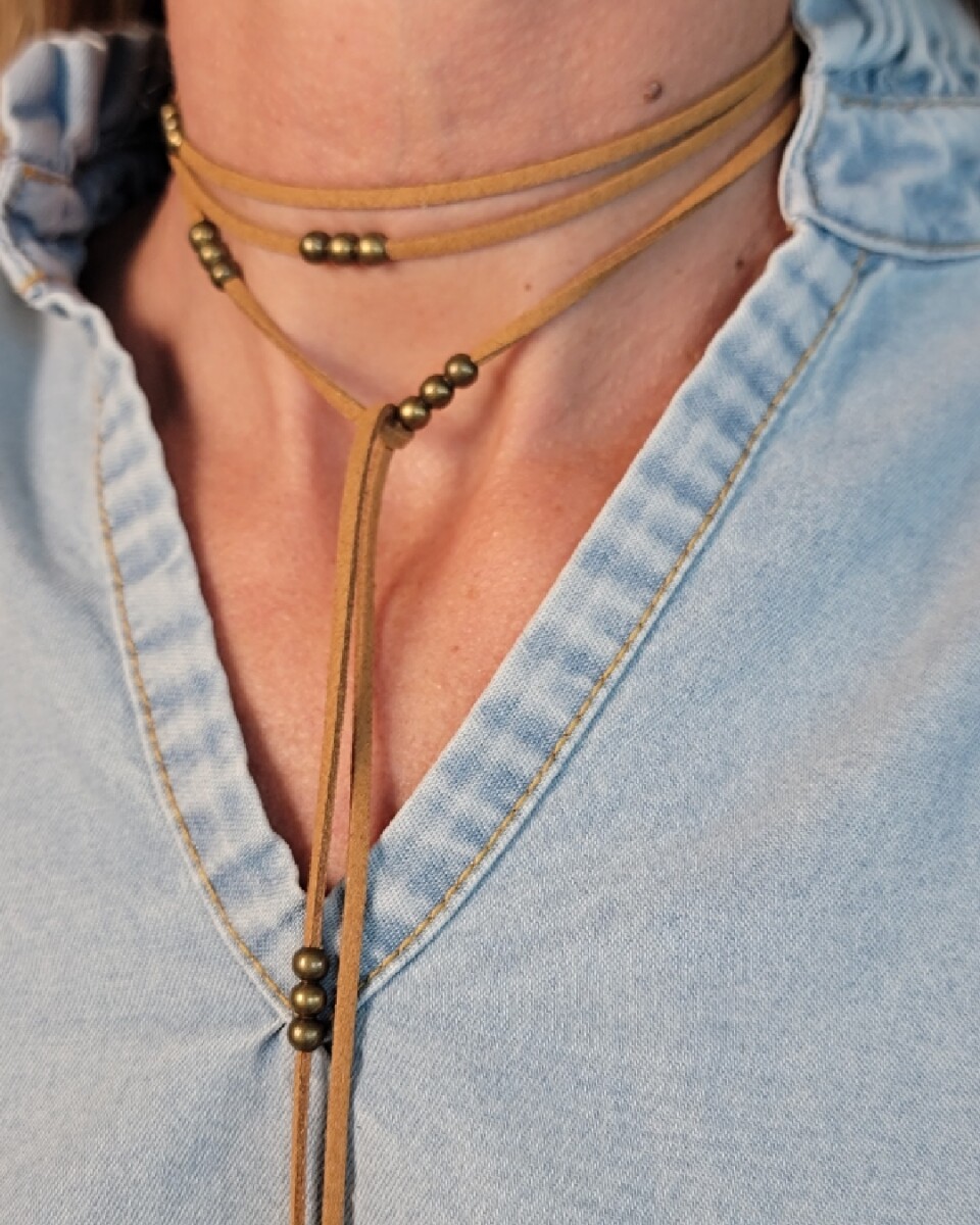 Collar Corbatín - Suela - Oro 