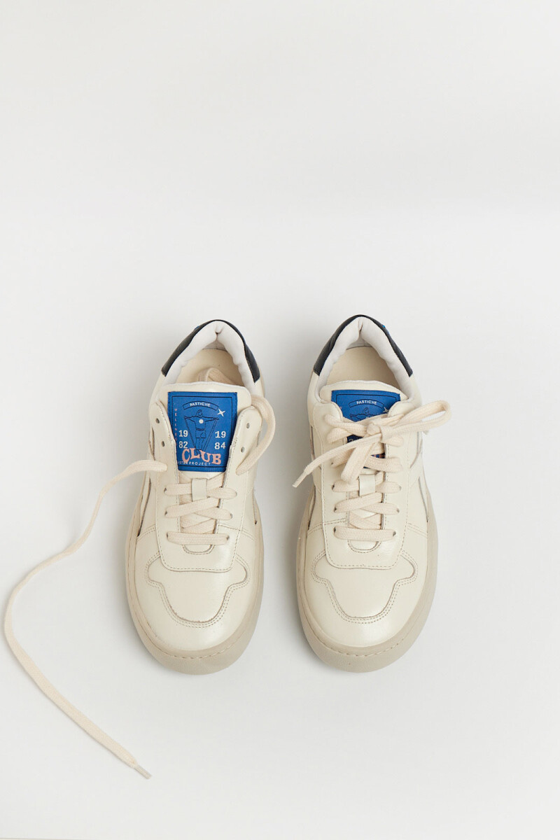 Sneaker Club 82 Off white