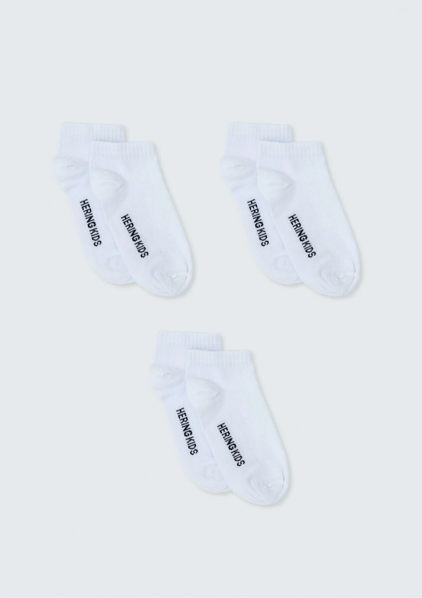 KIT CON TRES PARES DE MEDIAS INFANTILES DE CAÑO CORTO - BLANCO 