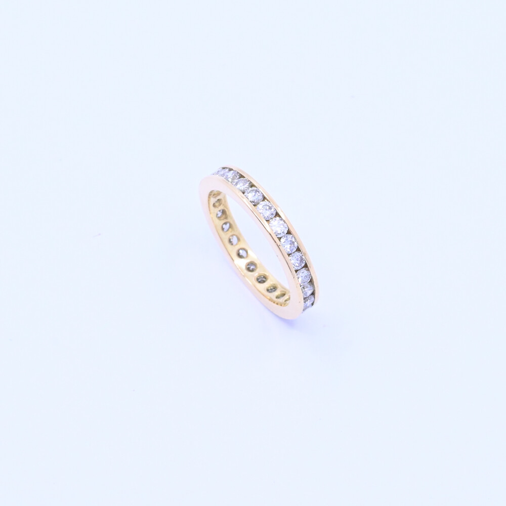 Anillo sin fin oro 18k engarce carril con brillantes. Anillo sin fin oro 18k engarce carril con brillantes.