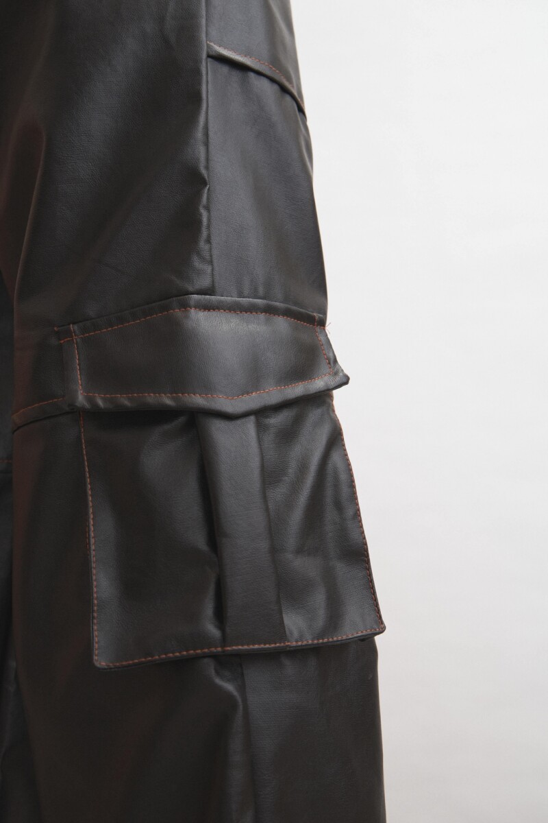 Pantalón Leather Cargo Negro