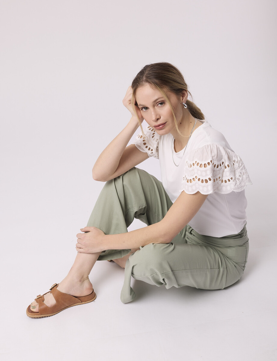 T-shirt m/c con volado blanco