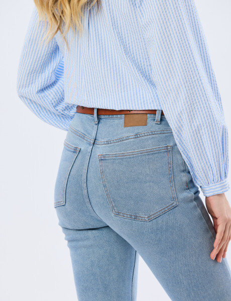 PANTALÓN DE JEAN RECTO Celeste