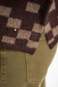 Sweater Intarsia Cuadros Chocolate