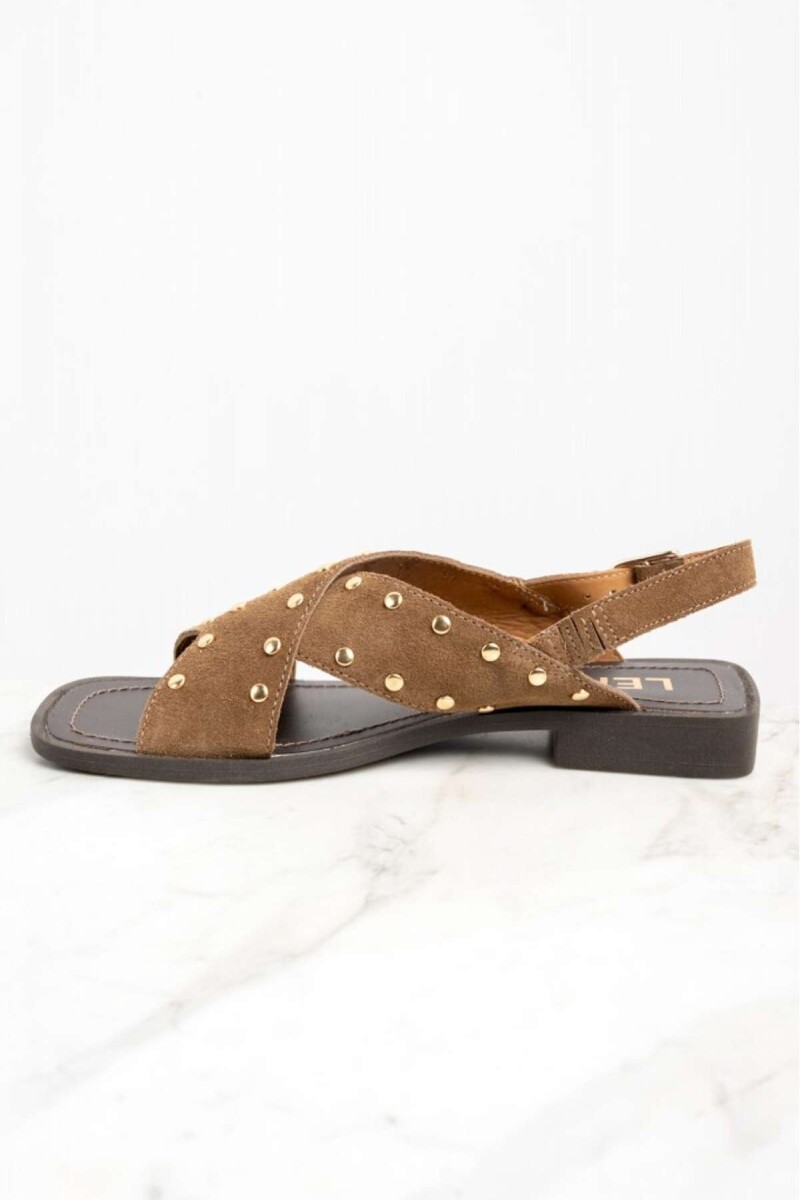 Sandalia Gamuza Tachas - Camel 