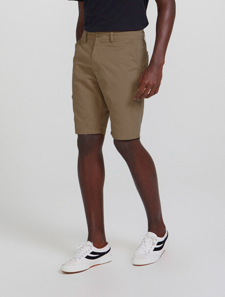 BERMUDA BÁSICA MODELO CHINO BEIGE