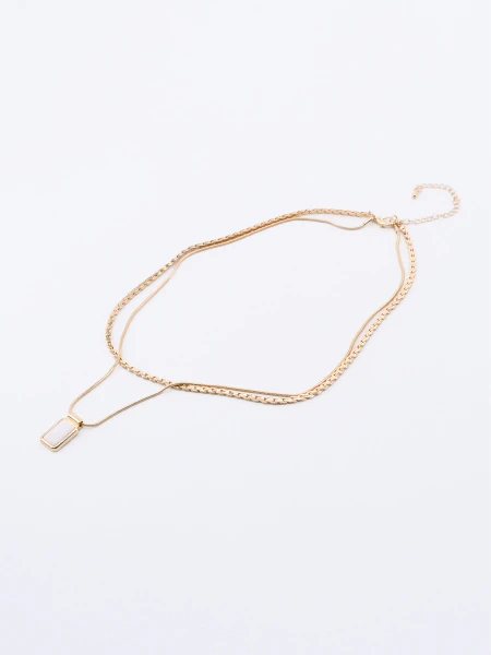 COLLAR CON DIJE DORADO