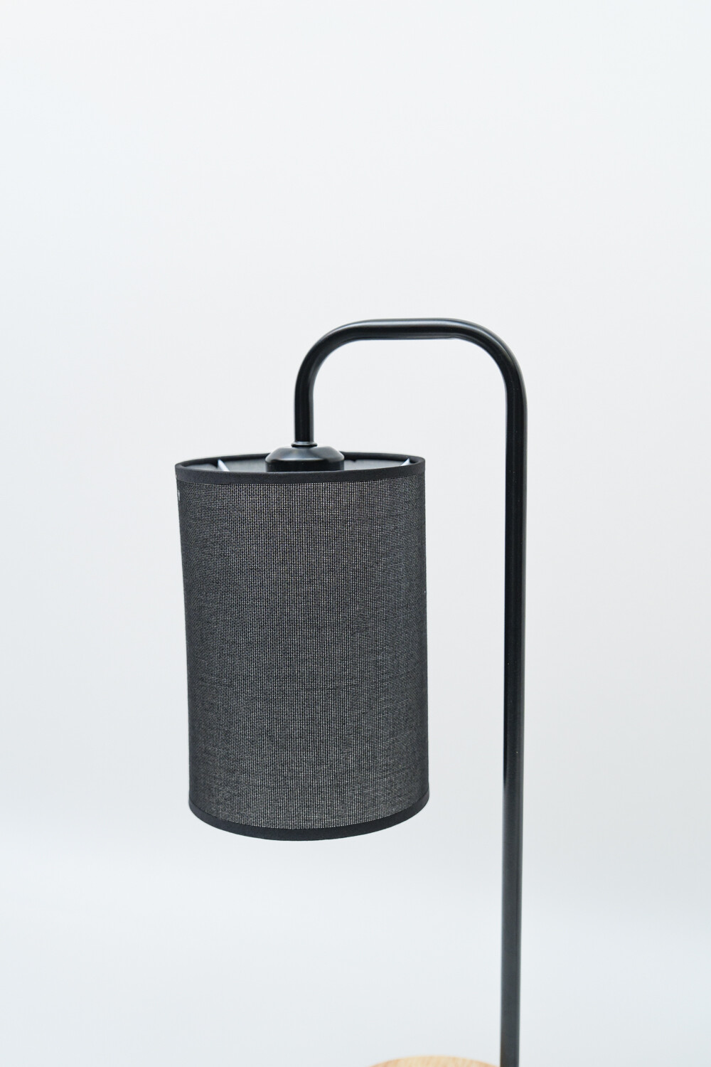 Lampara De Mesa Avenor Negro