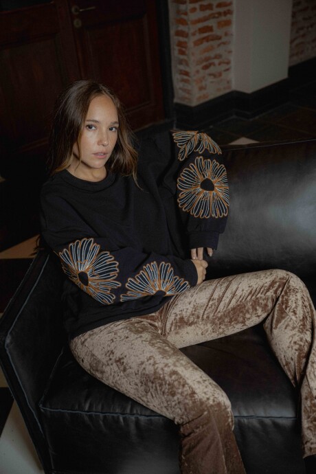 Buzo Floral Negro