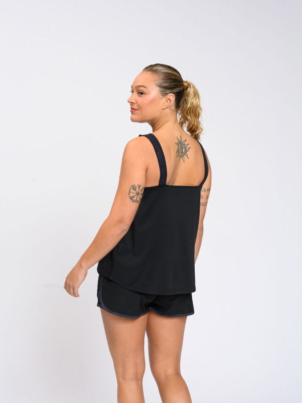 MUSCULOSA LESSLY DAMA Umbro Mujer 002