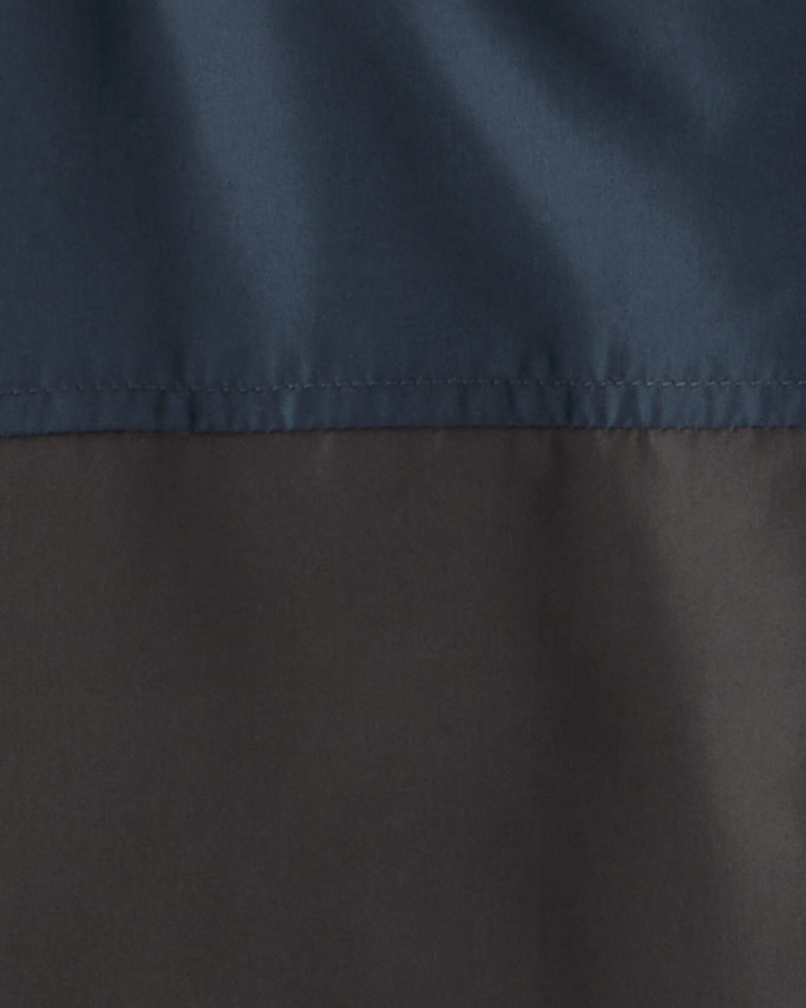 Campera resistente al agua, diseño bloques de color azul, negro y verde. Talles 4-7 Sin color