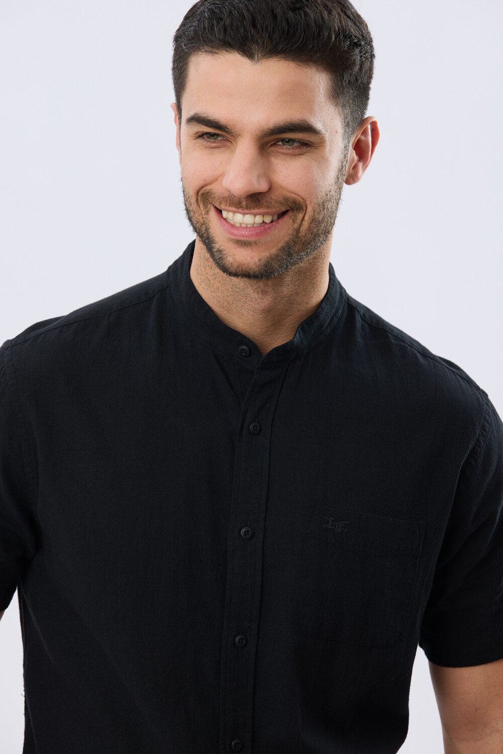 CAMISA LISA DE LINO CUELLO MAO Negro