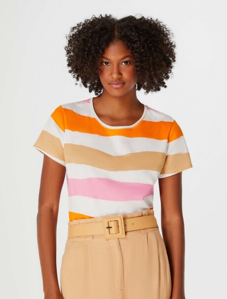 CAMISETA ESTAMPADA MODELO SLIM ROSA