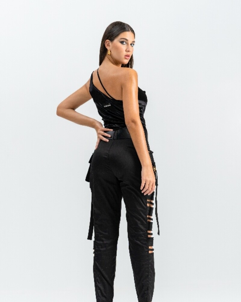 musculosa color negro satinado U