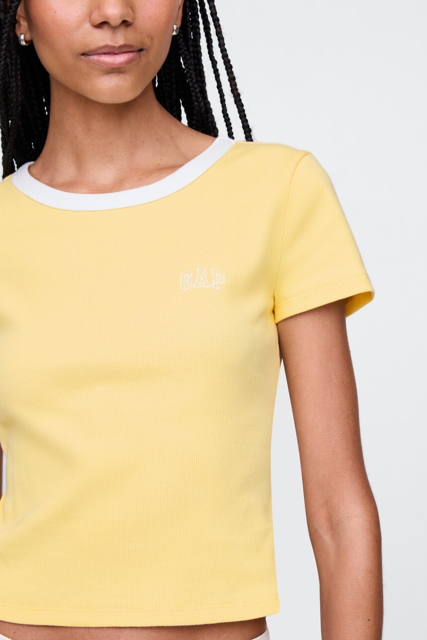 Remera Mini Logo Gap Mujer Pale Banana 12-0824Tcx