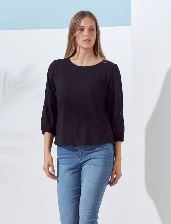 Remera Broderie NEGRO